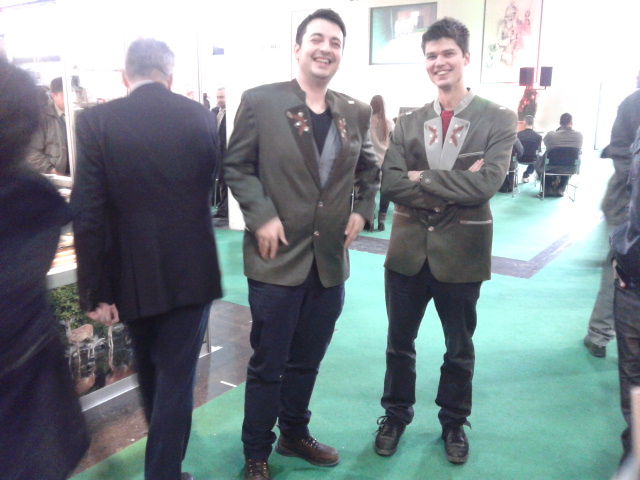 Illustration for article titled Régen a stricihajó is jobb volt, a vadászkalap viszont nem! (Három férfimodell kalandjai a macsó vásárban)