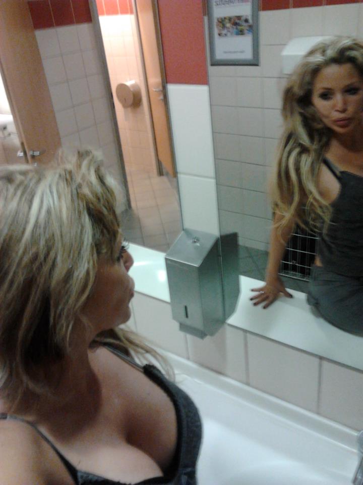 Igazából egy könyv reklámja, hogy Fábry Sándor szeretője leleplezte a titkos viszonyt