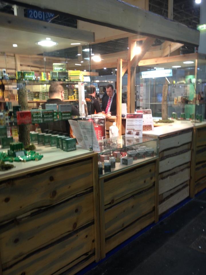 A frissen elküldött L. Simon László tegnap lőszerért állt sorba