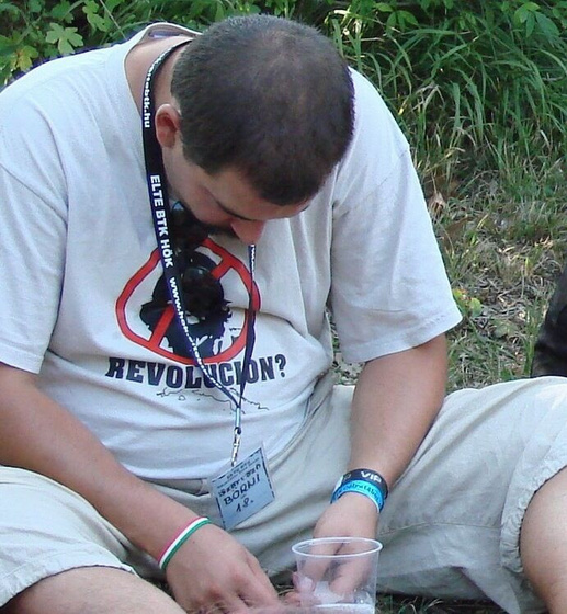 Illustration for article titled Pista több mint péniszpumpa - Szávay István kellemetlen képei még mindig viccesek