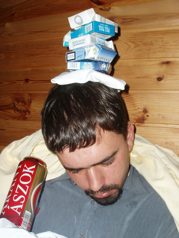 Illustration for article titled Pista több mint péniszpumpa - Szávay István kellemetlen képei még mindig viccesek