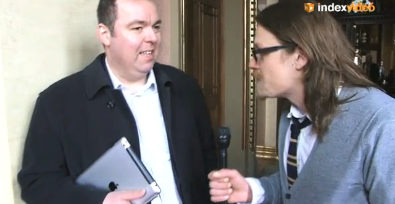 L. Simon László talán nem vett lőszert, fűrészt biztosan igen