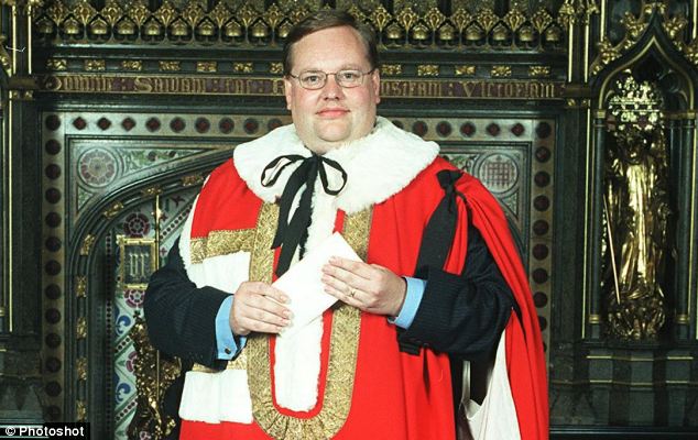 Szexbotránnyal verheti szét a Liberális Demokratákat a Világ Leghülyébb Kinézetű Szexuális Bűnöző Lordja