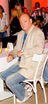 A nap olvasnivalója: portré a zokogva Frank Sinatrát éneklő R. Kamillóról