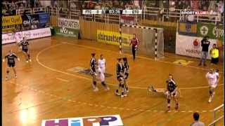 A nap videója: a lelátóról a kispadra zuhant a Fradi-drukker