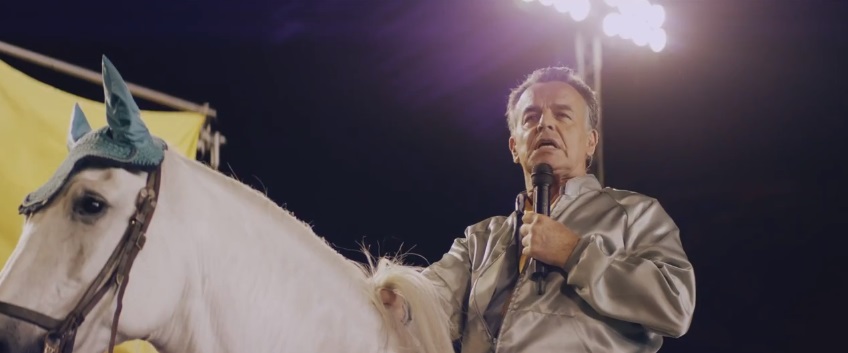 Leland Palmer egy lovon - a Beach House új klipje