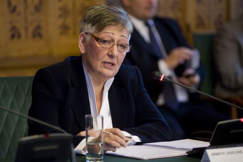 Írásos bizonyíték a nemzeti fejlesztési miniszter és férjének létezéséről!