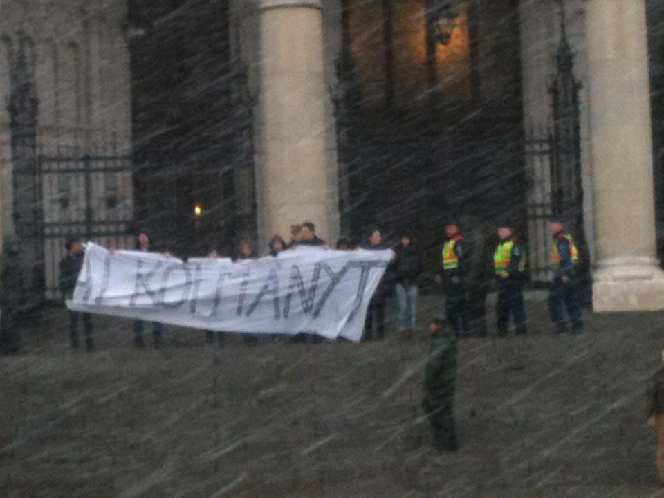 Gyurcsányék lefújták, a székházfoglalók már most elkezdték