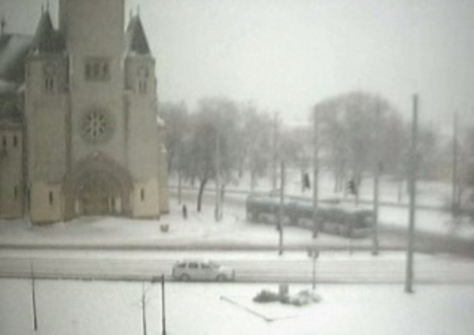 Nézd élőben, gospelzenével a mérgesedő debreceni hóhelyzetet!