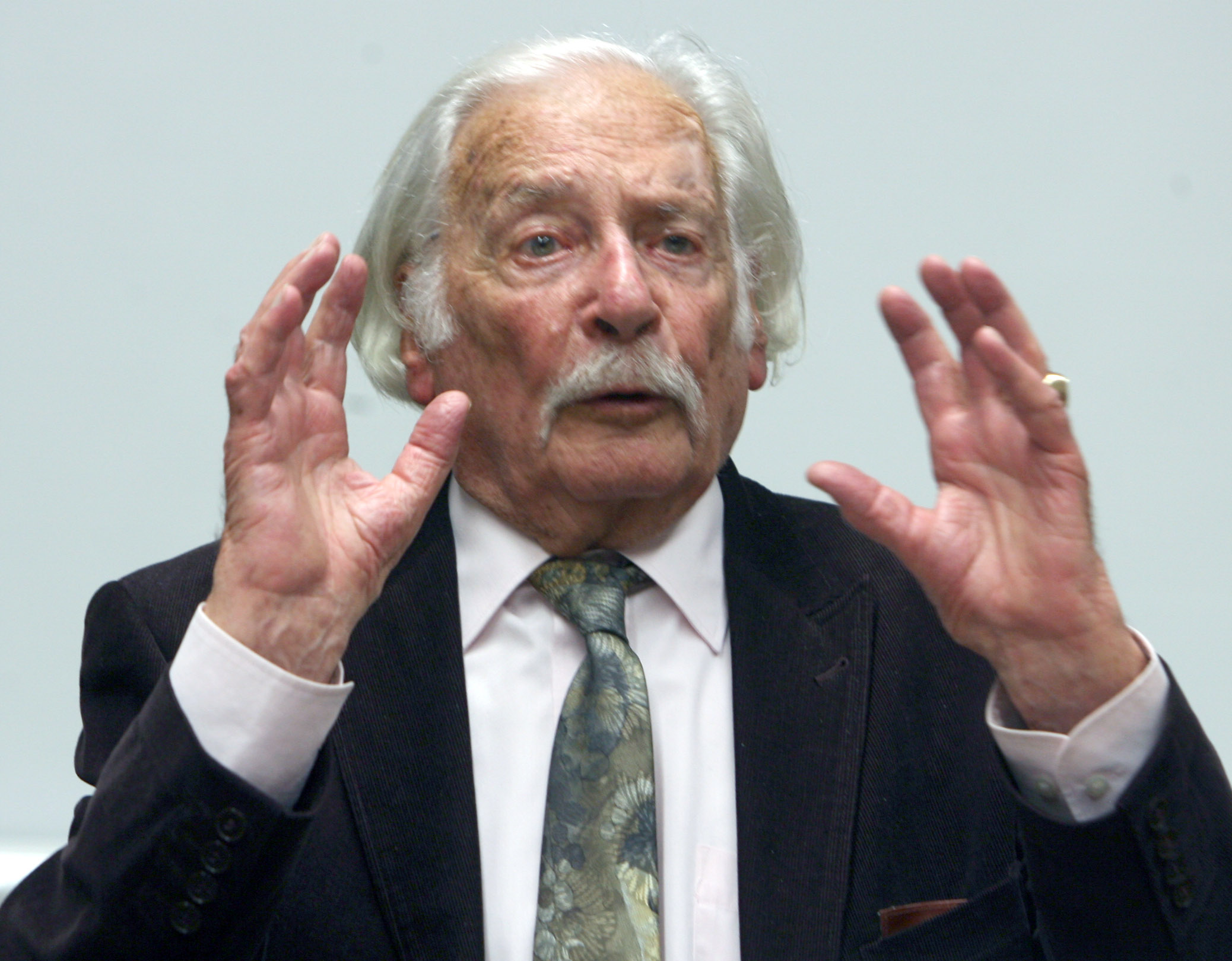 A nap kilencvenese: Bálint Gazda még mindig turnézik vidéken