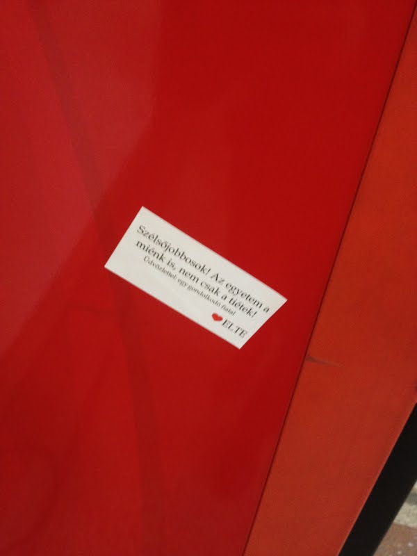 Illustration for article titled Csúnya zsidó fejem van, de az egyetem az enyém is - Itt az összes ellenmatrica a Bölcsészkarról