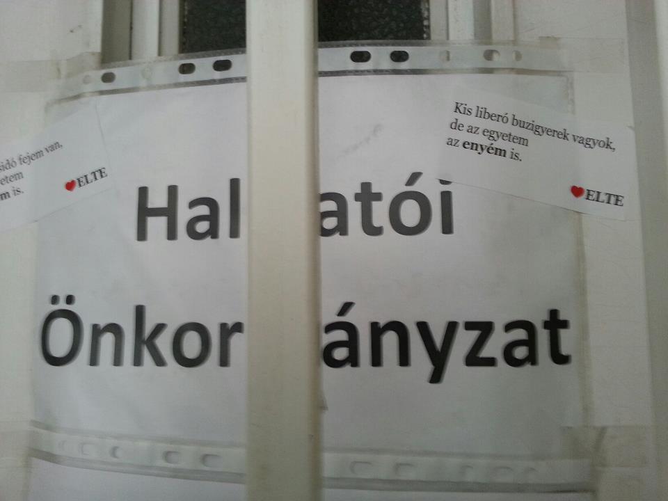 Illustration for article titled Csúnya zsidó fejem van, de az egyetem az enyém is - Itt az összes ellenmatrica a Bölcsészkarról