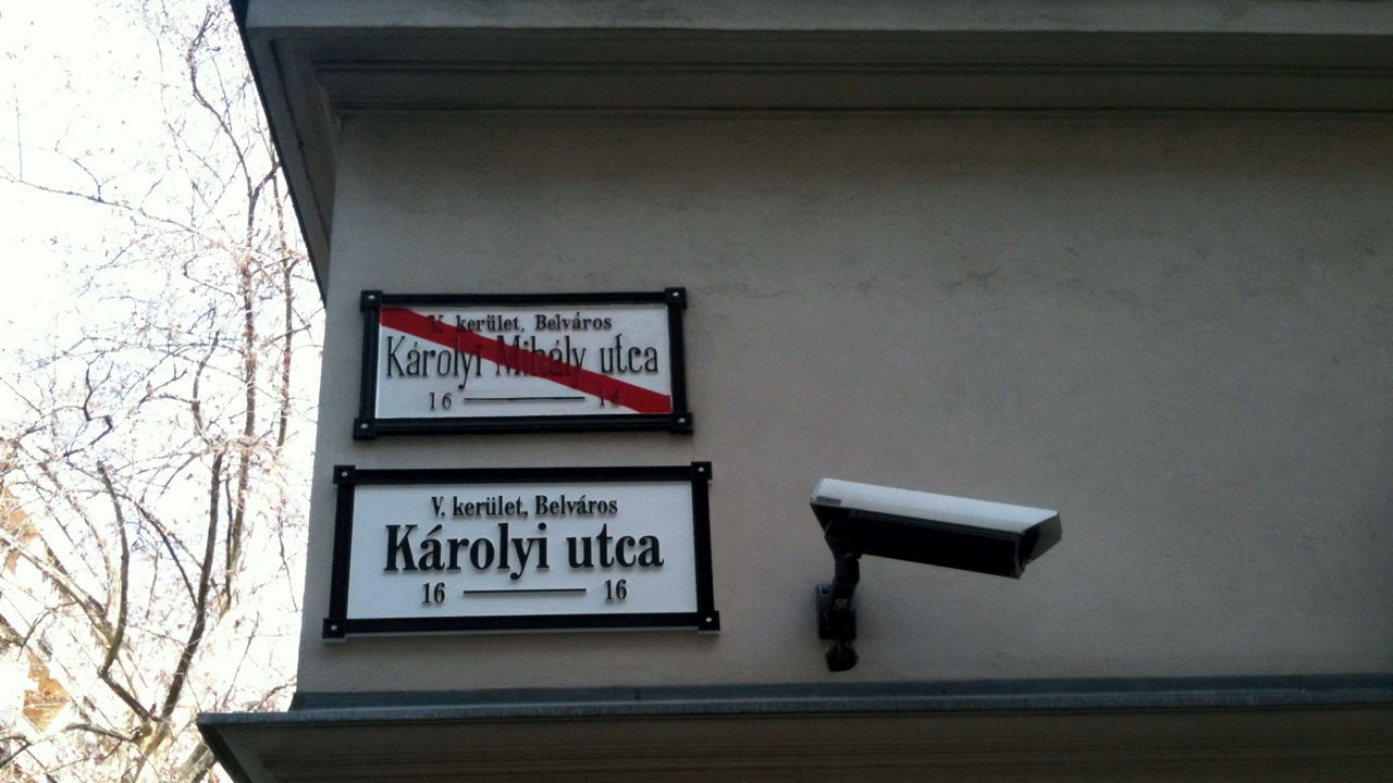 Létezik ennél hülyébb utcaátnevezés?