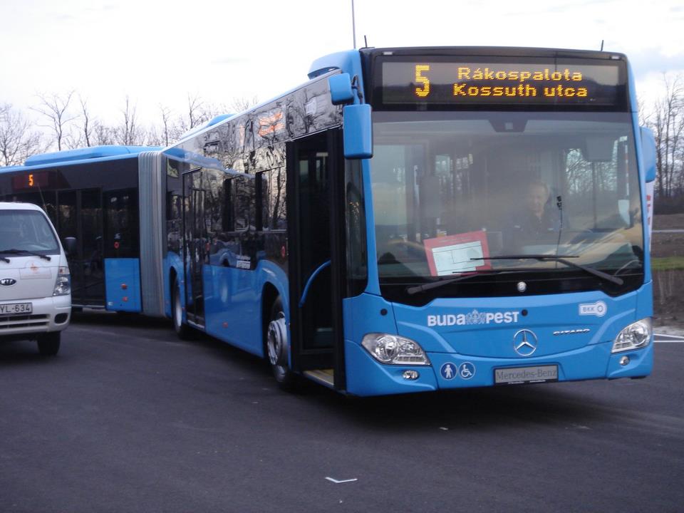 Lefotózták az új budapesti koncessziós csuklós buszt, dögösen néz ki, nem palacsintaképű
