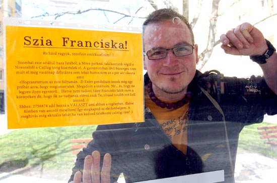 Íme a romantikus szegedi biciklista, aki plakáton keresi a Sas Józsefnél is viccesebb álomnőt, Franciskát