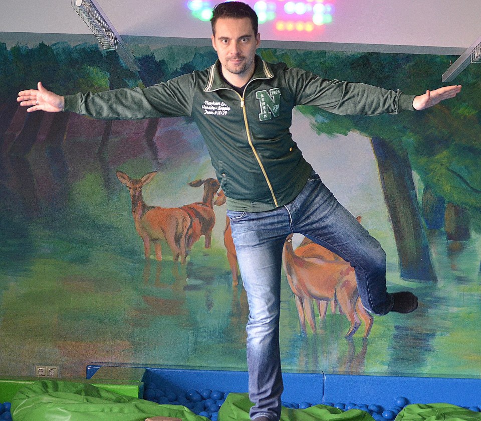 Vona Gábor intergalaktikus útra indul, haszidokkal táncol