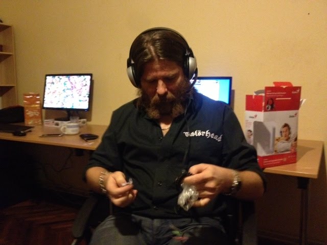 Exkluzív: elindult az igazi szerkesztőségi élet Uj Péteréknél, megvan az első kémfotó!