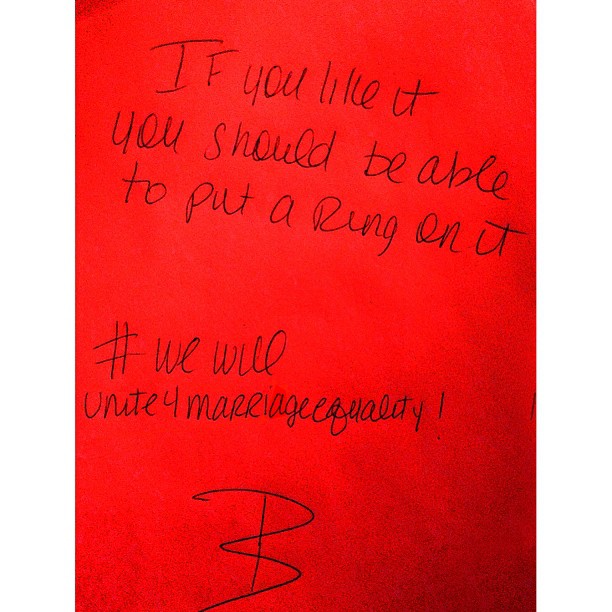 Illustration for article titled Beyonce, Glenn Danzig és Courtney Love is a melegek házassága mellett