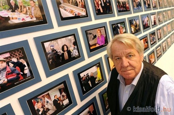 Illustration for article titled Meghalt Matusz Károly, aki többek között a vasfüggöny bontását is fotózta