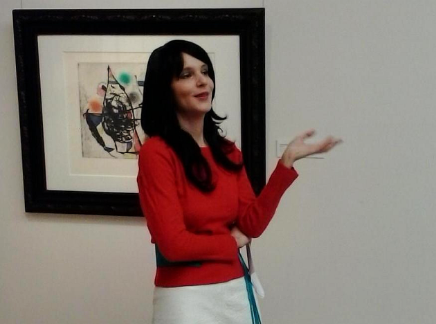 Művészeti ridkülharc biturbó: Dühös magyartanárnő támadt Karafiáth Orsolyára egy tárlatvezetésen