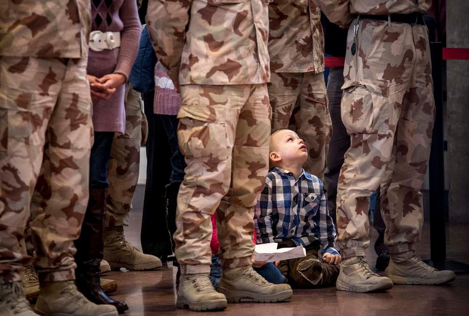 Illustration for article titled Egy csomó szép kép az afganisztáni magyar kontingens hazatéréséről