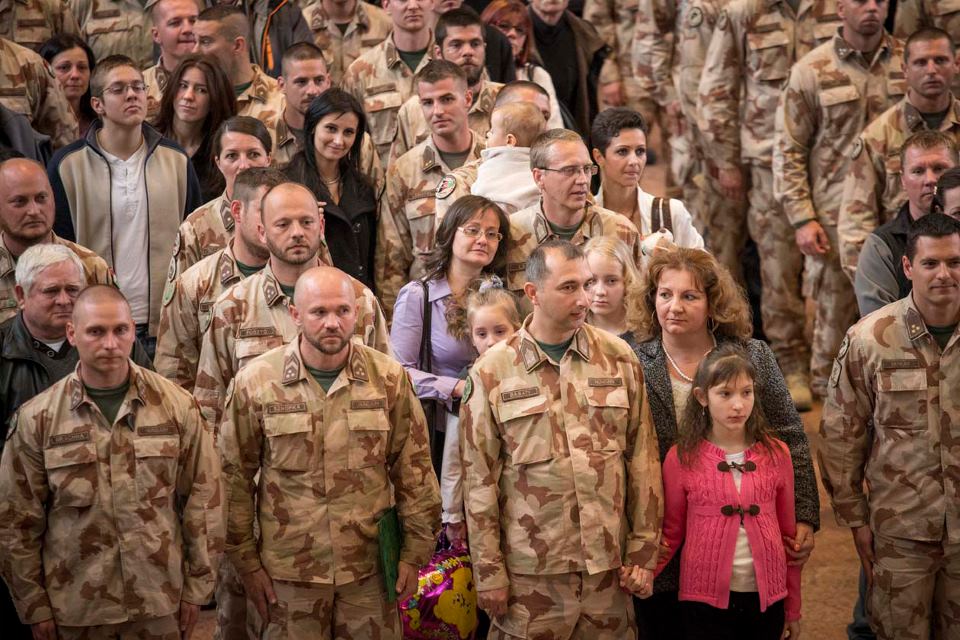 Illustration for article titled Egy csomó szép kép az afganisztáni magyar kontingens hazatéréséről