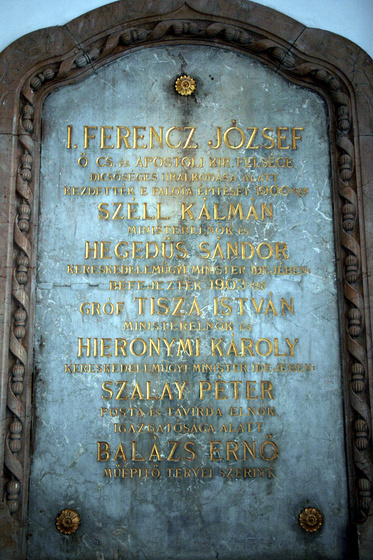 Illustration for article titled Drón repült a Prezi új, Nagymező utcai szuperirodájába (updatelve!)