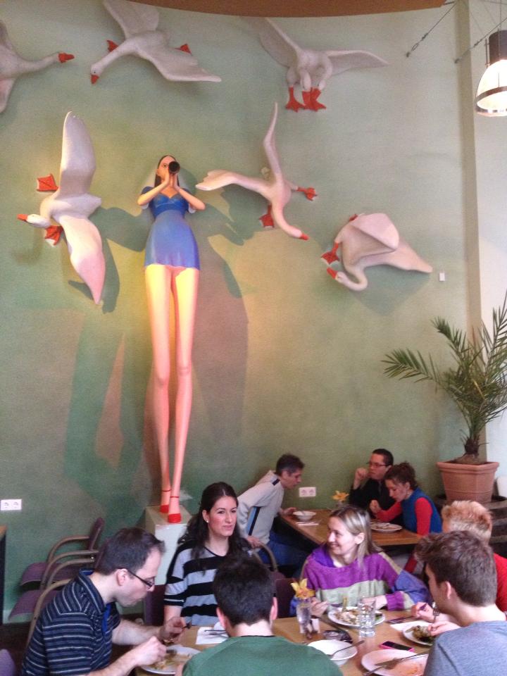 Illustration for article titled Drón repült a Prezi új, Nagymező utcai szuperirodájába (updatelve!)