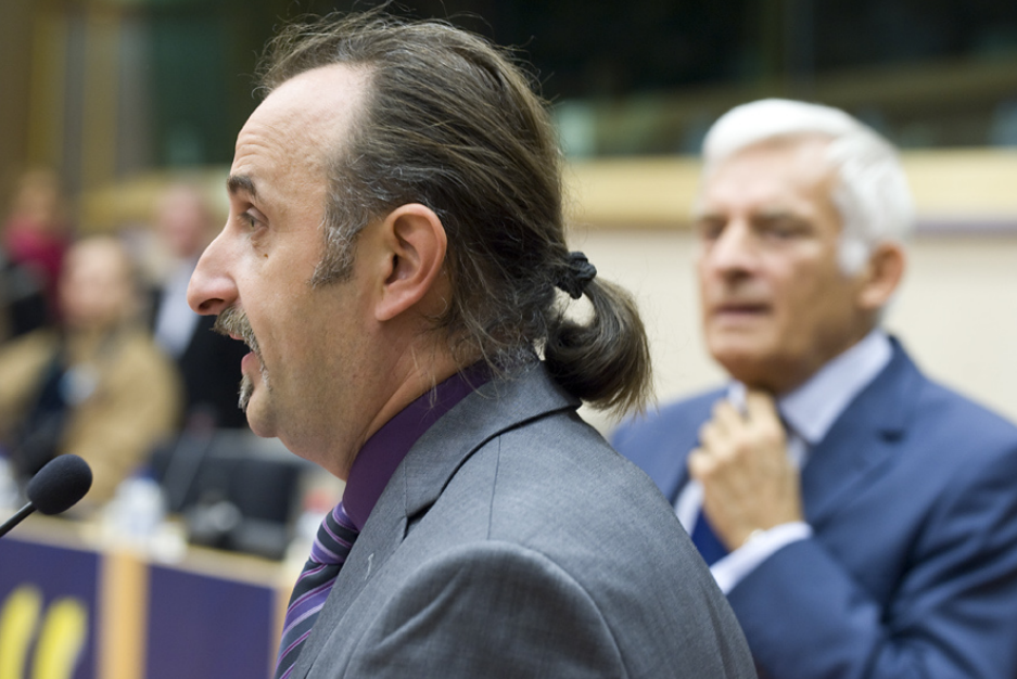 Újságíródíjas archomályosító lett a köztévé új hírigazgatója