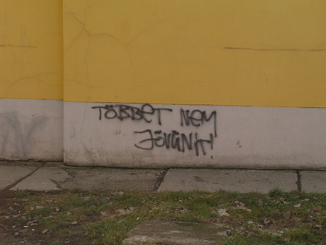 Központi utasításra gyűjtenek templomokban aláírást fideszes képviselők?