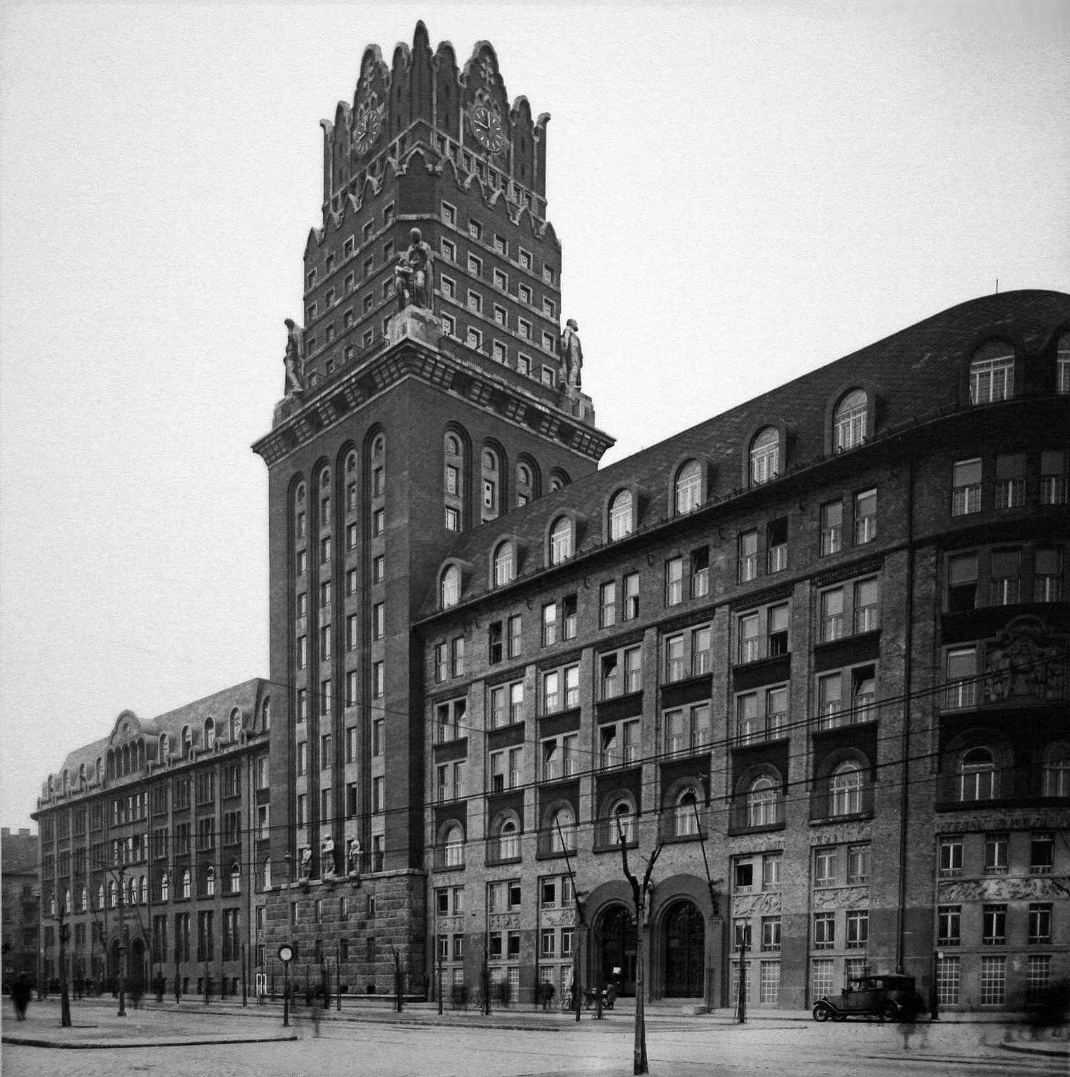 Illustration for article titled Na, vajon hová nyílik a legjobb kilátás a nyugdíjpalotából?