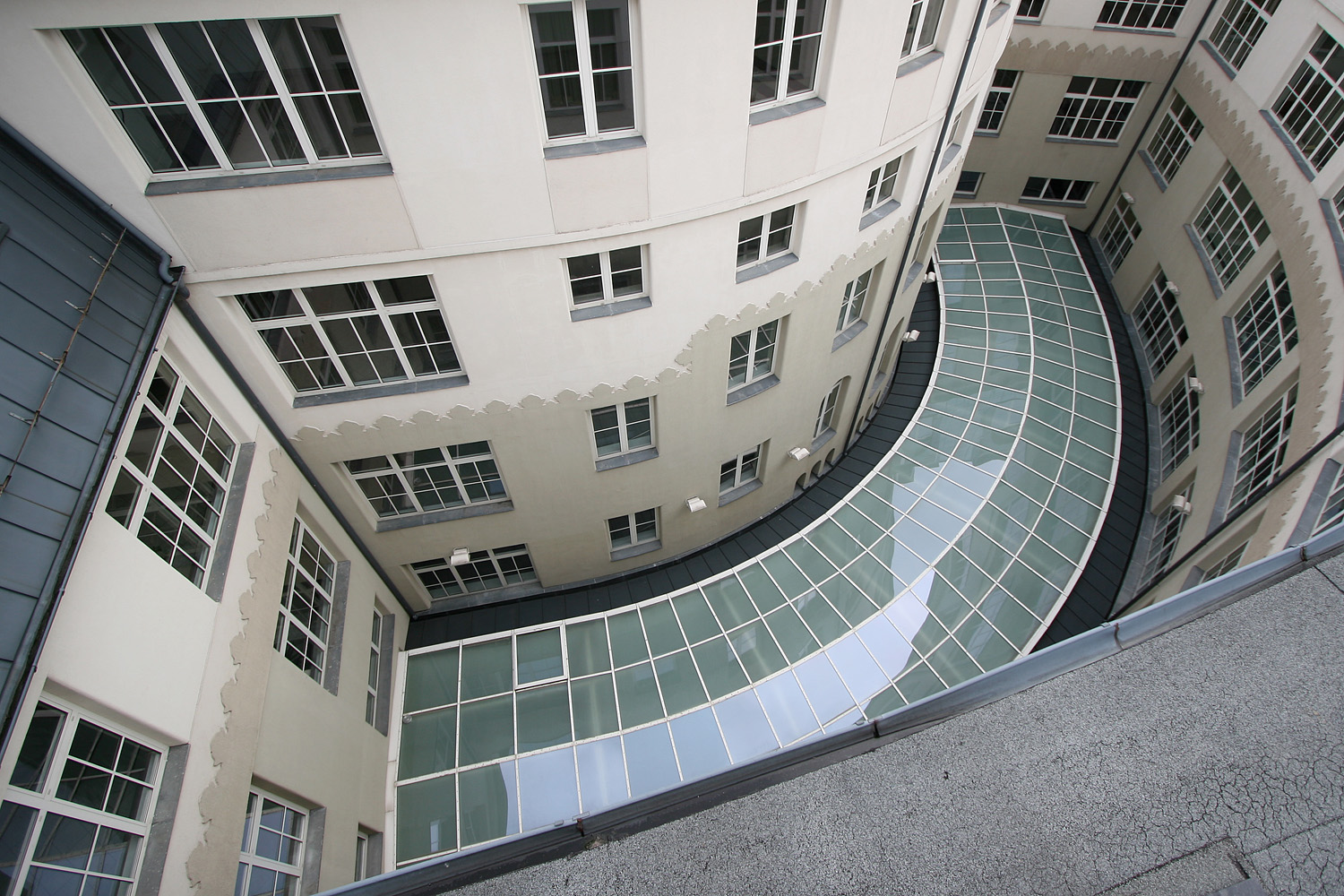 Illustration for article titled Na, vajon hová nyílik a legjobb kilátás a nyugdíjpalotából?