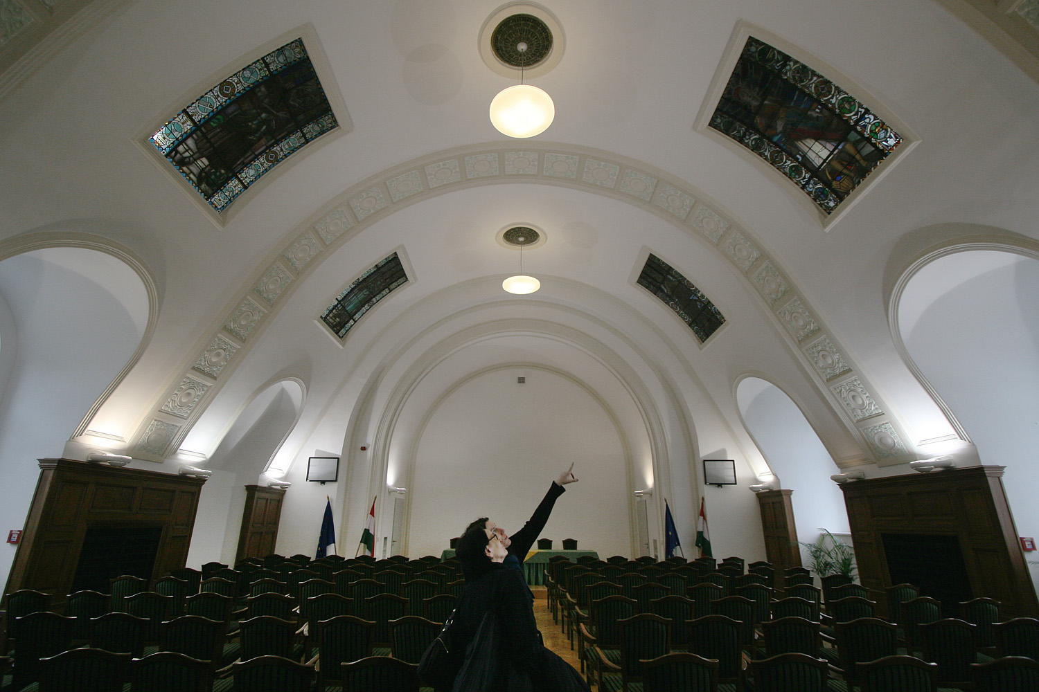 Illustration for article titled Na, vajon hová nyílik a legjobb kilátás a nyugdíjpalotából?