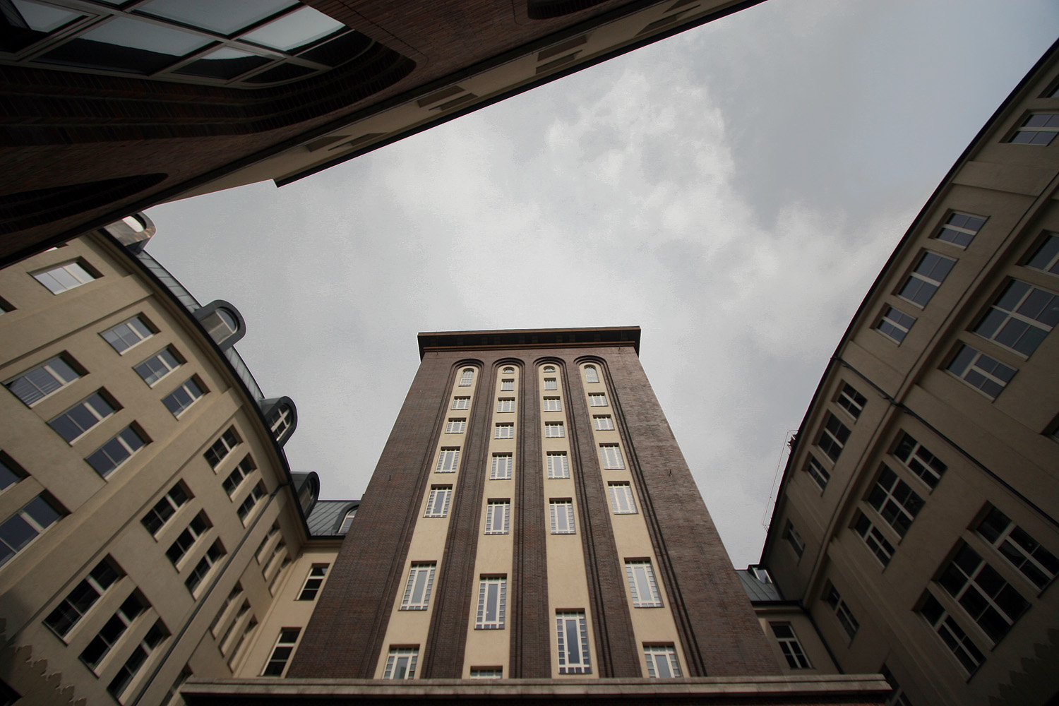 Illustration for article titled Na, vajon hová nyílik a legjobb kilátás a nyugdíjpalotából?