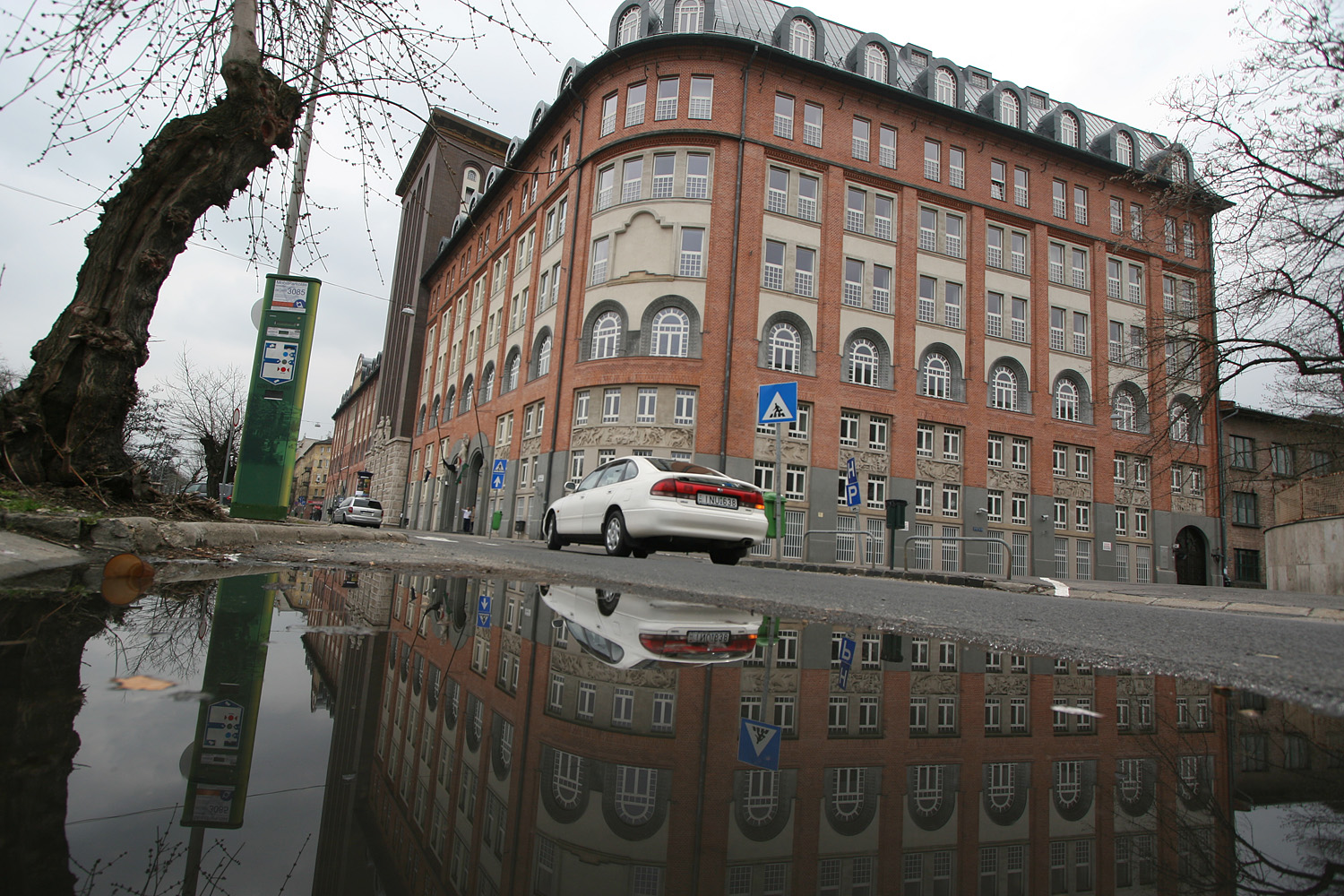 Illustration for article titled Na, vajon hová nyílik a legjobb kilátás a nyugdíjpalotából?