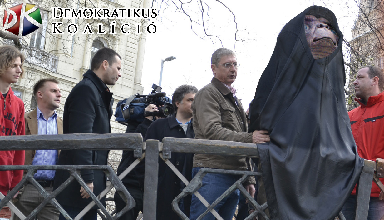 Illustration for article titled Gyurcsány Ferenc letakarta Nagy Imre szobrát