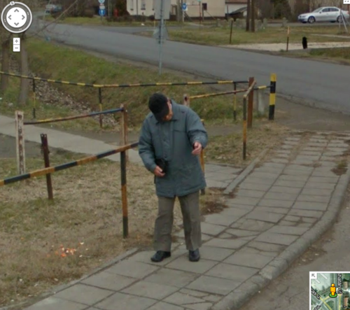 Gyíkembert találtak Szegeden a Gooogle Street View-val