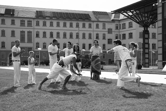 Illustration for article titled Nézz bevándorlókat, haverkodj a szomszéddal - hétvégi programajánló