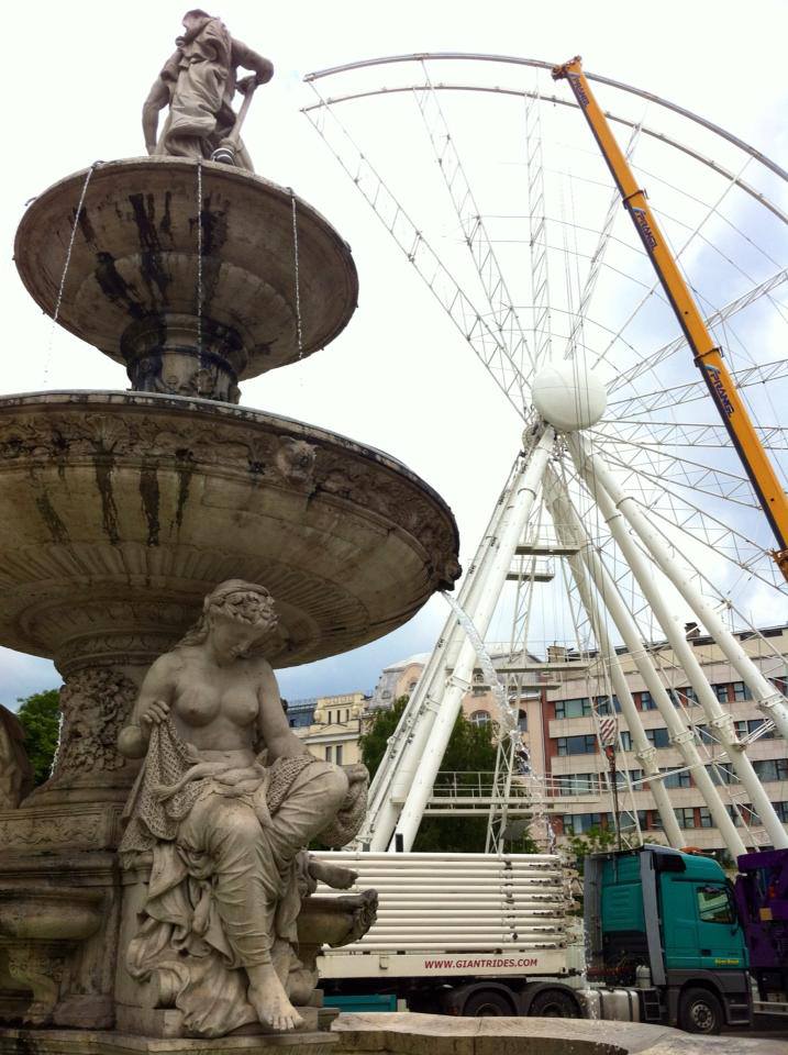 Valami nagyon furcsa épül az Erzsébet téren is