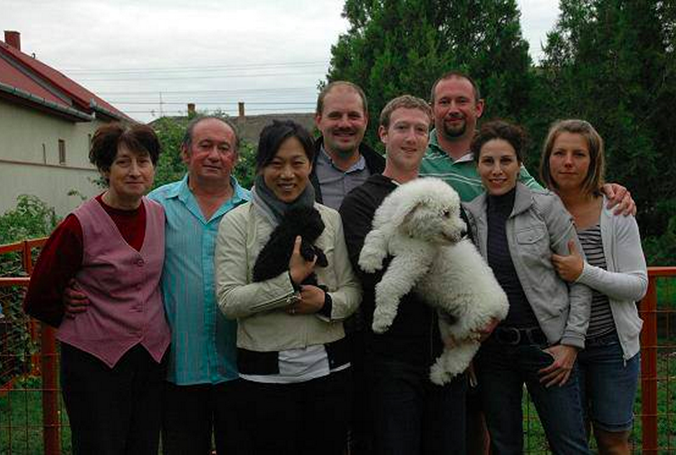 Zuckerbergék pulit és komondort vakarni jöttek Magyarországra