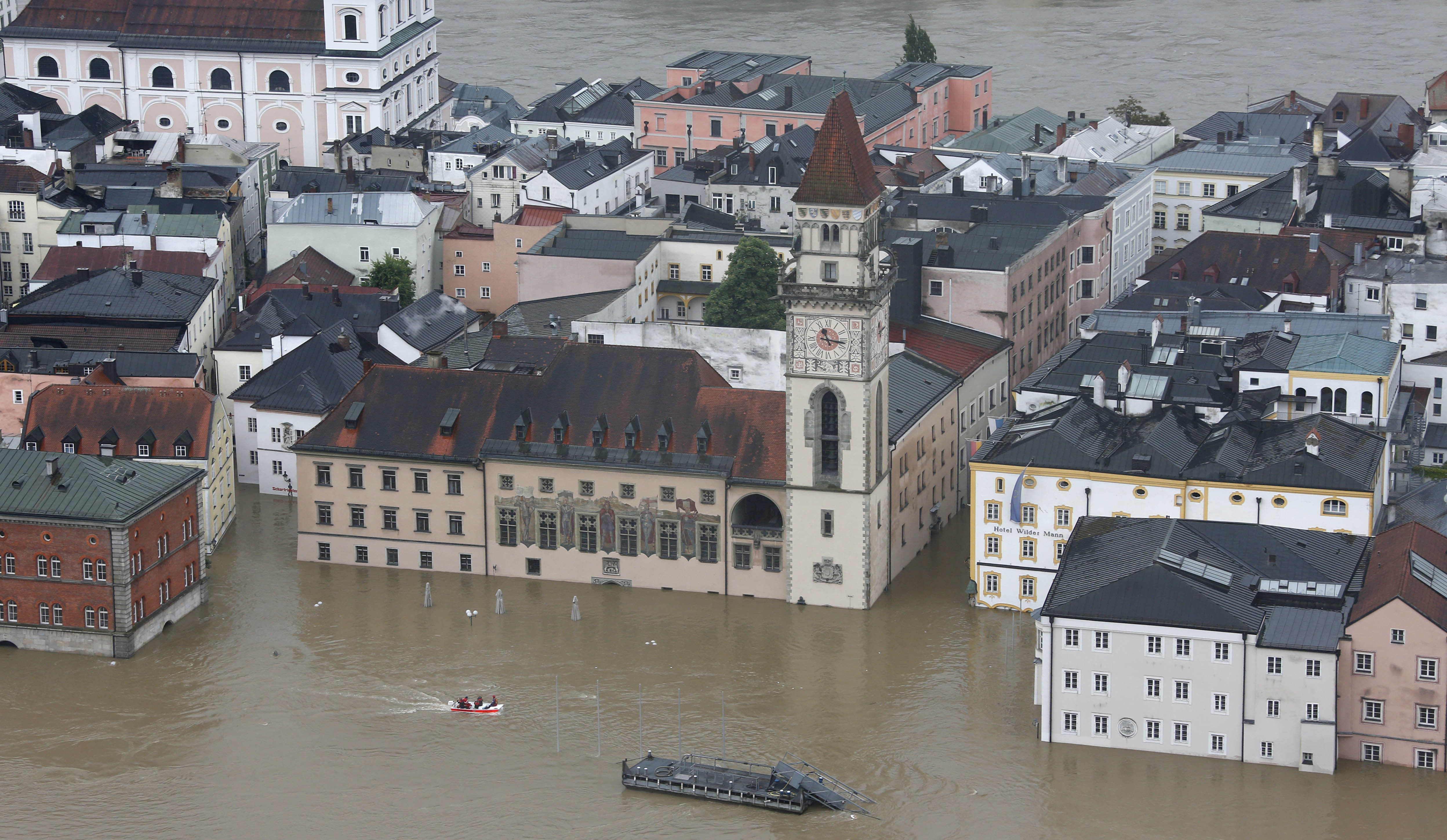 Így néz ki az 500 éves rekordot megdöntő árvíz Passauban