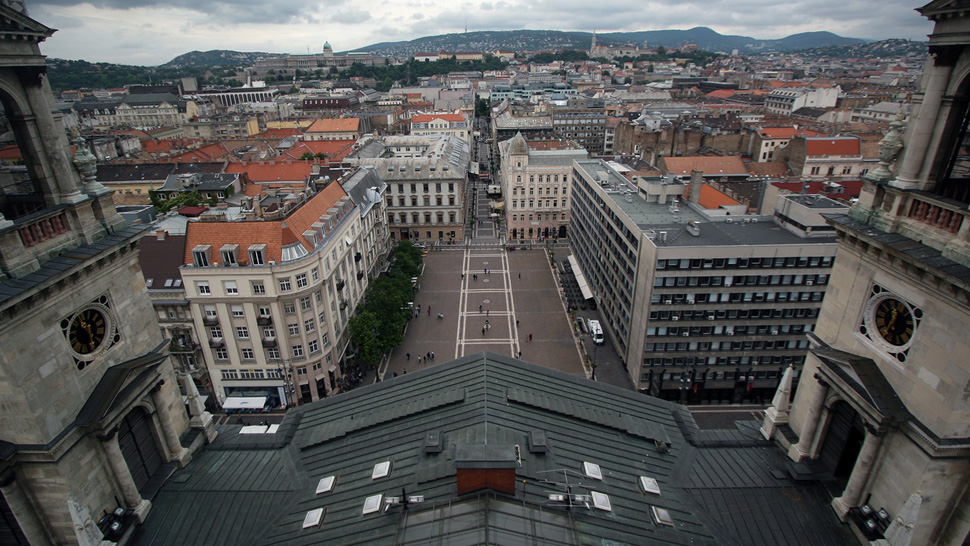 Gigászok harca: egyházi panoráma vs óriáskerék