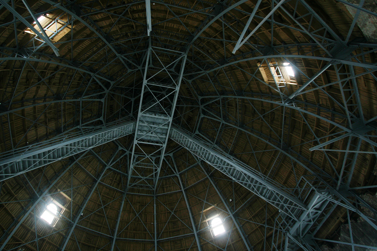 Illustration for article titled Gigászok harca: egyházi panoráma vs óriáskerék