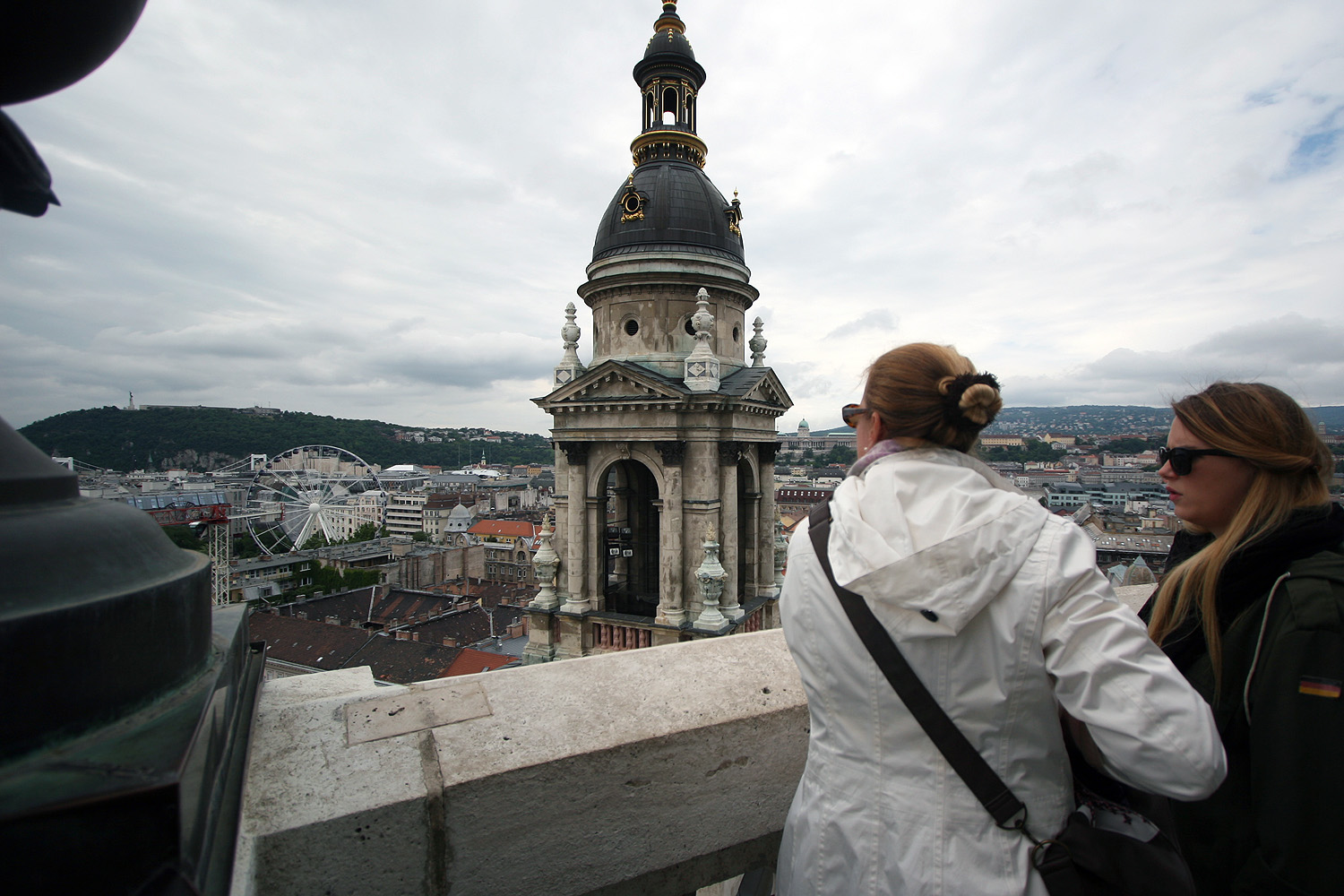 Illustration for article titled Gigászok harca: egyházi panoráma vs óriáskerék