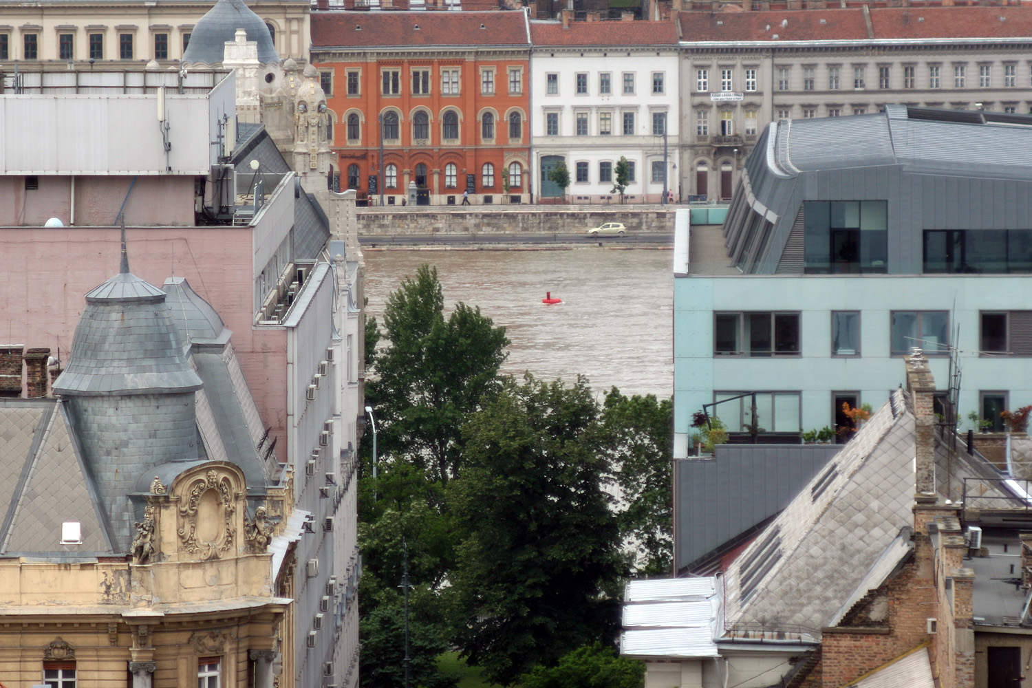 Illustration for article titled Gigászok harca: egyházi panoráma vs óriáskerék