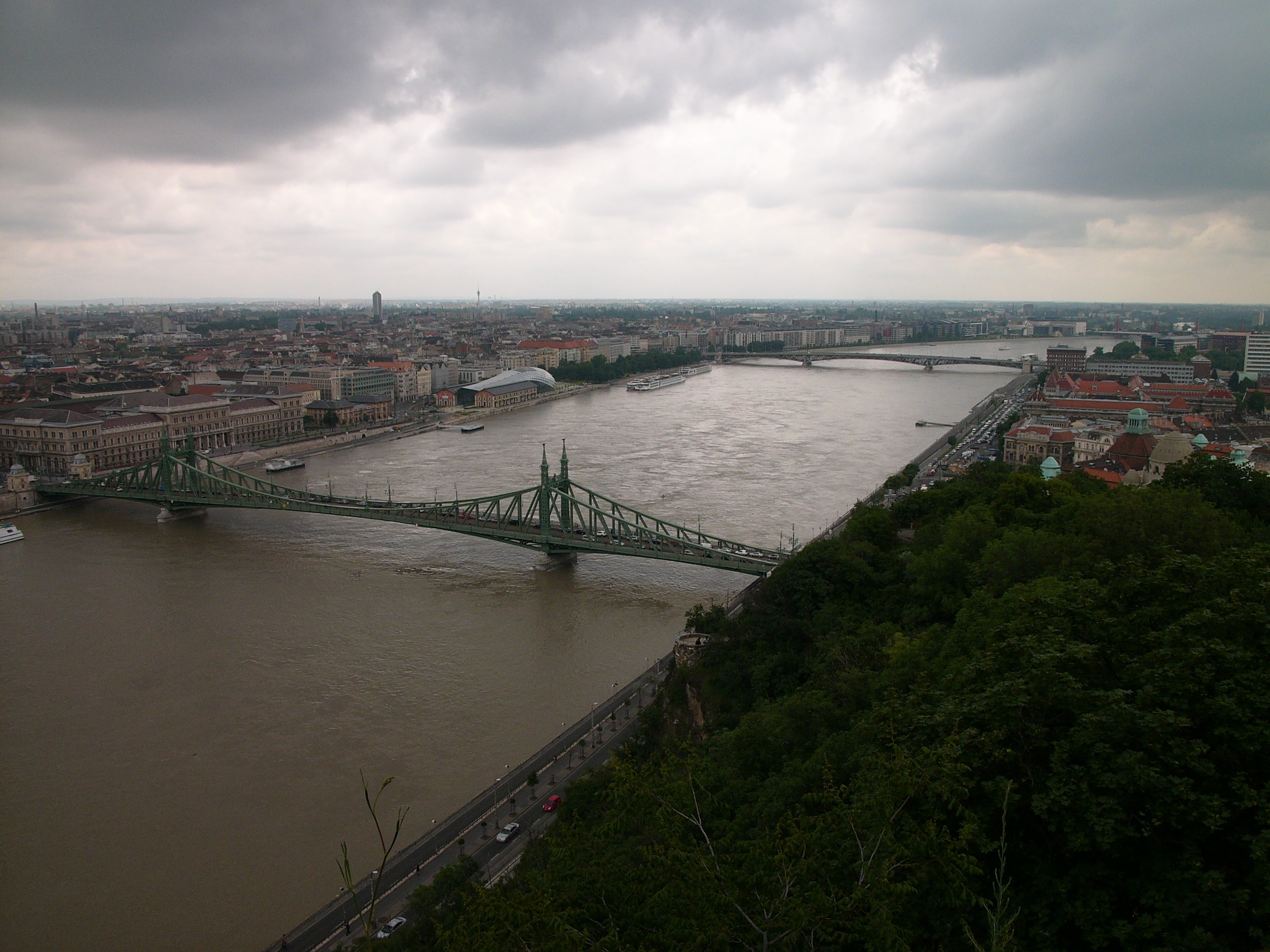 Illustration for article titled Így néz ki most a Duna a Gellért-hegyről (szerda)