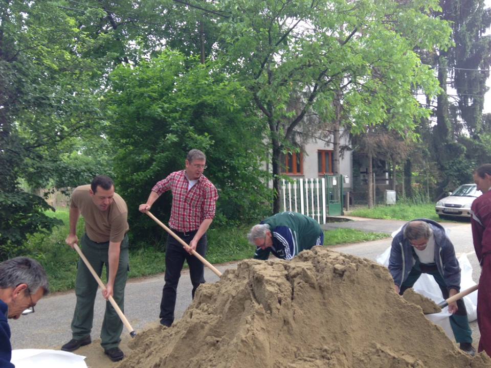 Az árvíz vámszedői: Gyurcsány, Schmuck, Árok és Szabó Zsófi