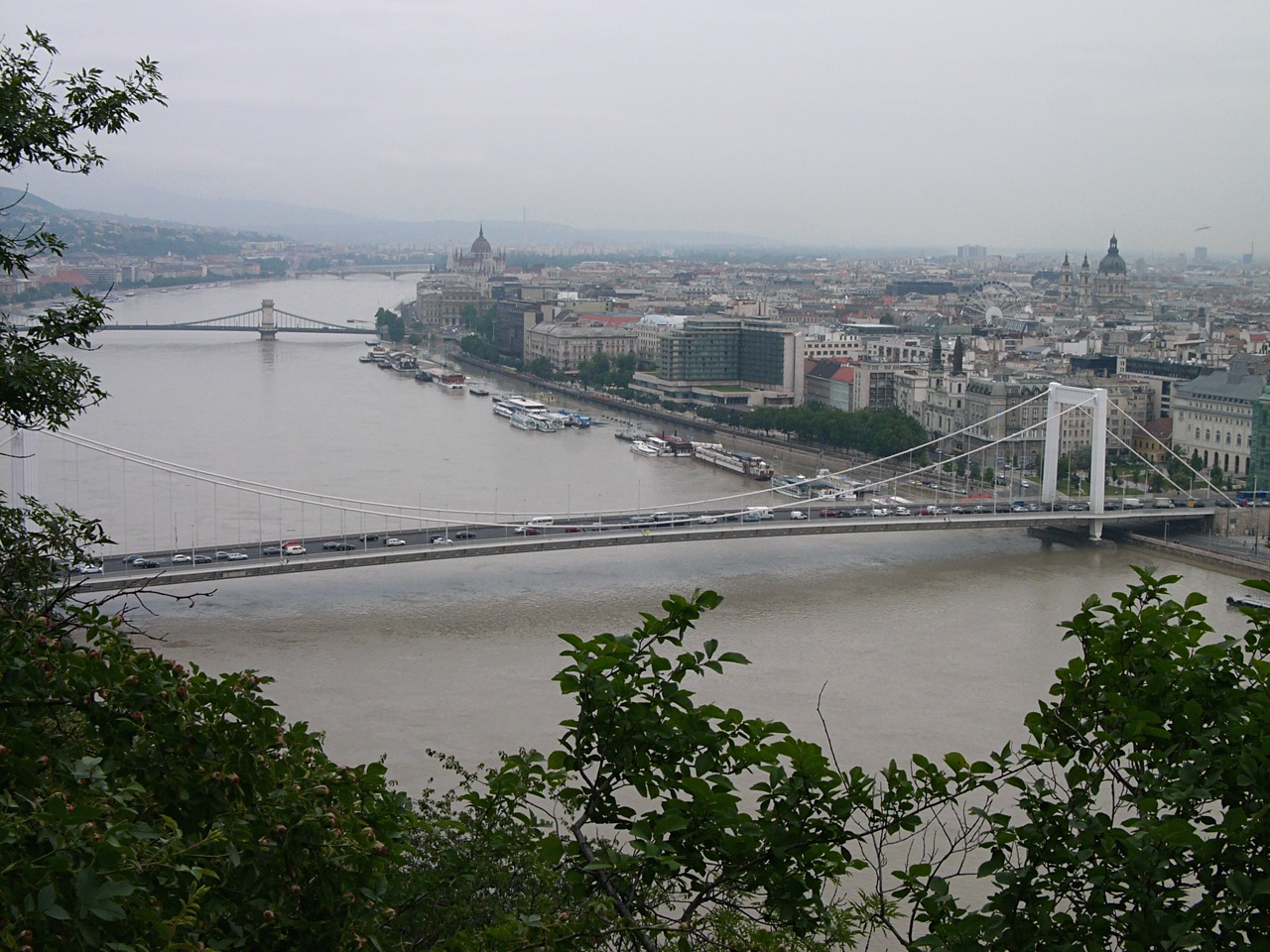 Illustration for article titled A Duna a Gellért-hegyről ma reggel (csütörtök)