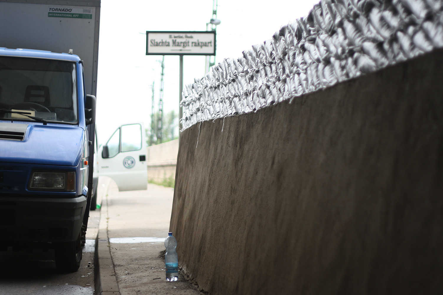 Illustration for article titled Javában homokzsákolnak Budapesten is — a Cink képriportja