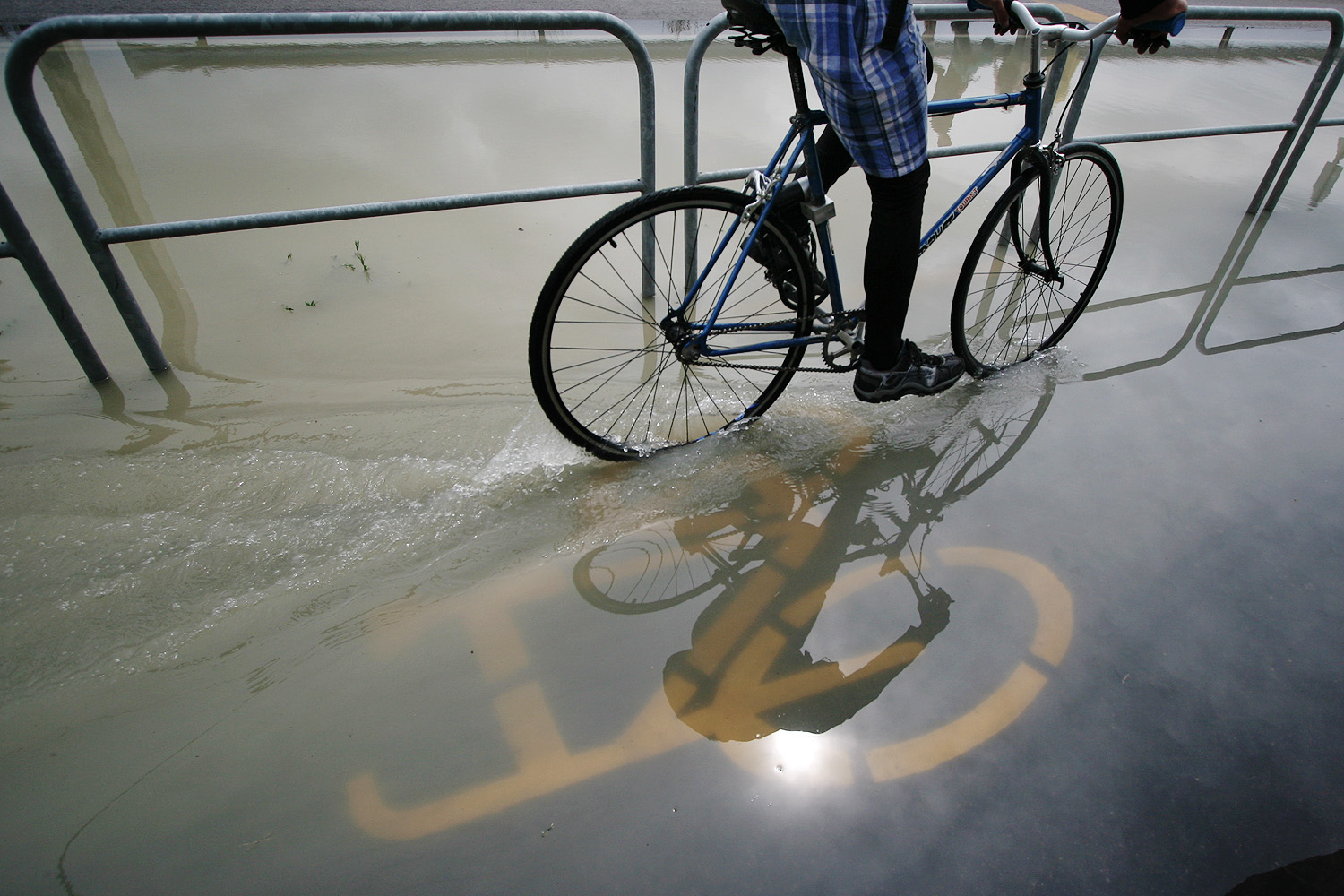 Illustration for article titled Javában homokzsákolnak Budapesten is — a Cink képriportja